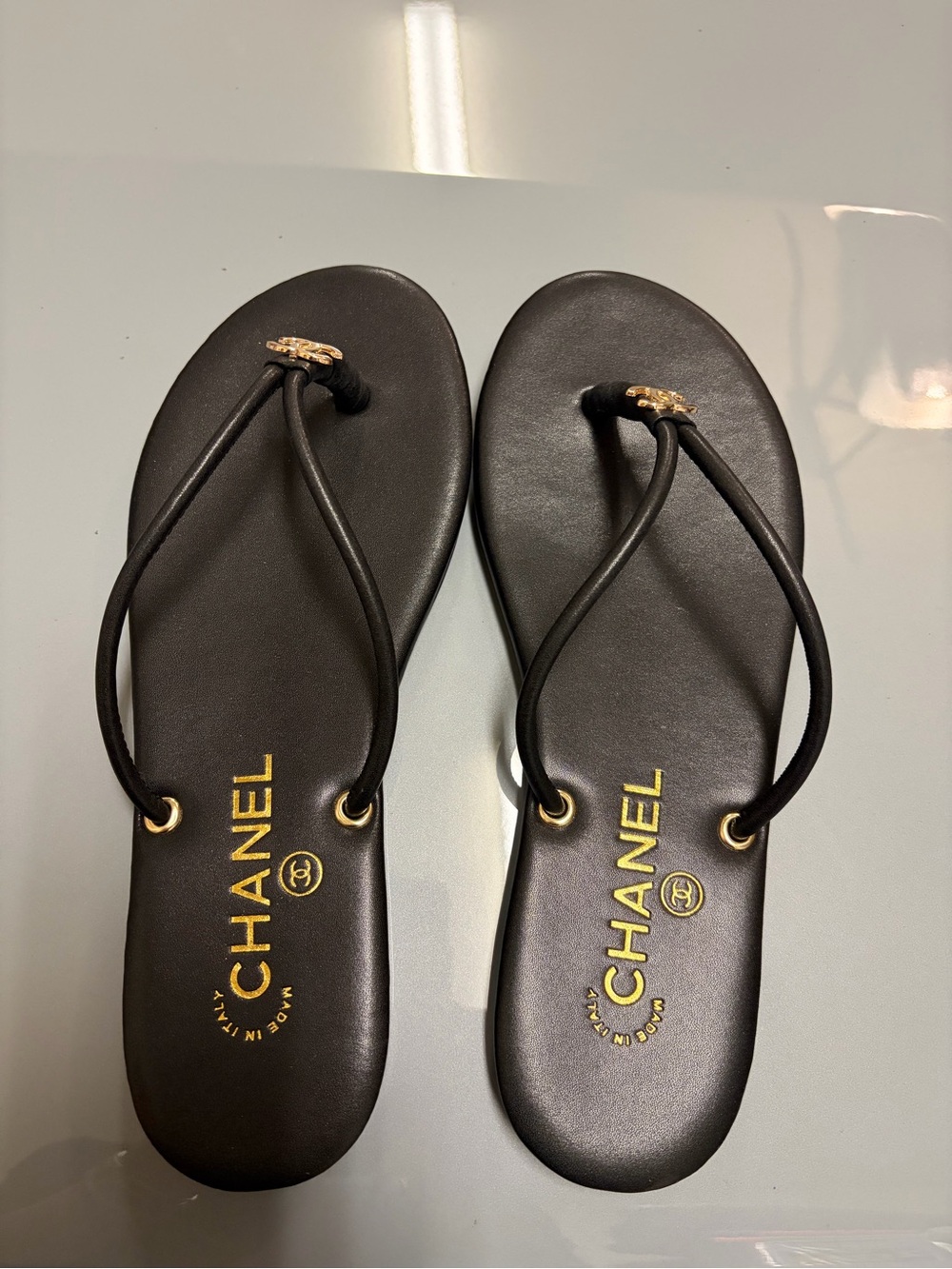 Black Leather CC Thong Sandals with Gold Logo Hardware. Size 39 US8 - Picture 3 of 9